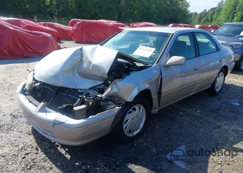 2001 Toyota Camry Ce z USA, uszkodzony, nr VIN 4T1BG22K01U053432